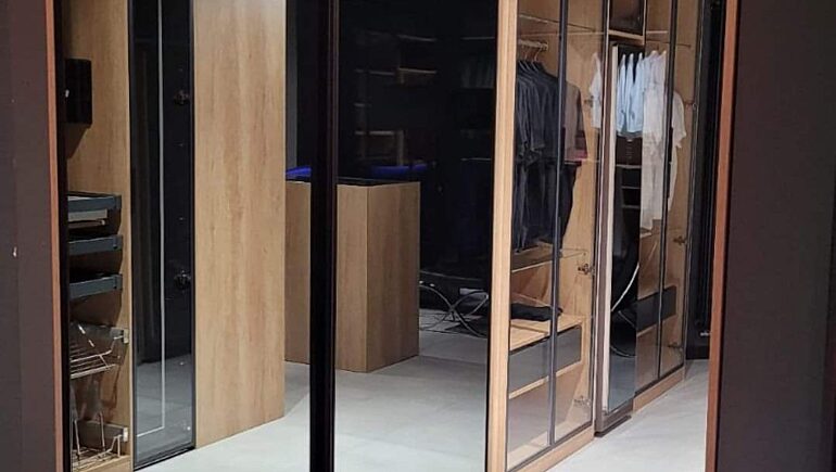 Komandor tych makolowska 8