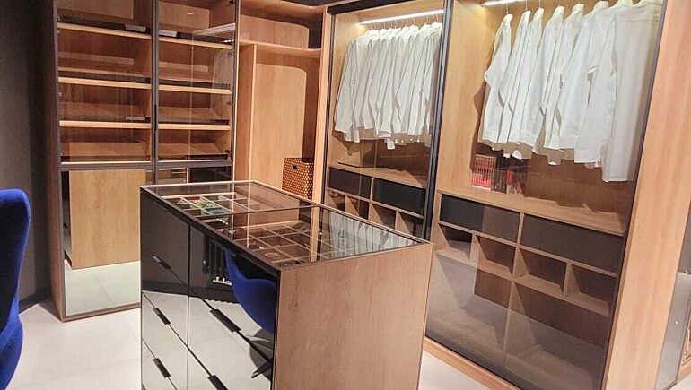 Komandor tych makolowska 13