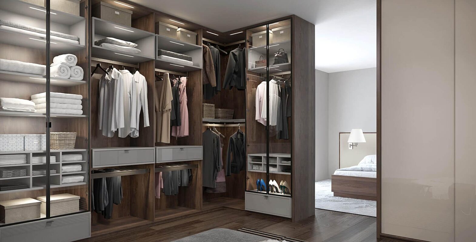 Narozna garderoba przy sypialni z szafa i regalami