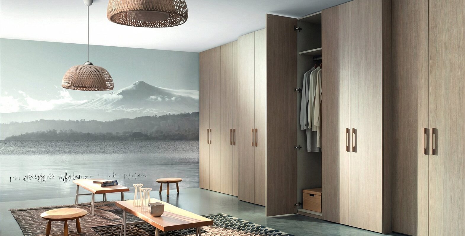 Szafa uchylna drewniana w salonie komandor 3