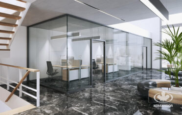 Meble biurowe za przeszkleniami