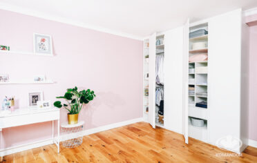 Realizacja biala szafa uchylna magda