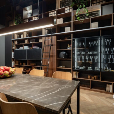 Wysoki regal showroom05