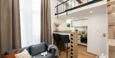 Salon z kuchnia mikroapartament realizacja Komandor