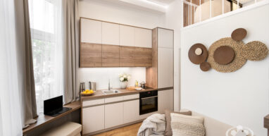 Salon z mala kuchnia mikroapartament realizacja Komandor