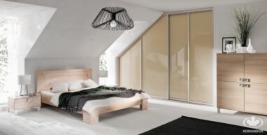 Aranzacja sypialni na podaszu szafa na skosie