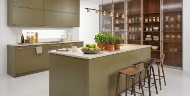 Kuchnia jednorzedowa z wyspa i spiazarka Komandor 6