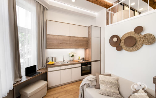Salon z mala kuchnia mikroapartament realizacja Komandor