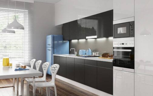 Jednorzedowa kuchnia z akcentami w stylu retro