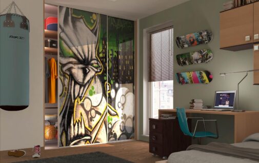 Pokoj mlodziezowy z szafa przesuwna z motywem graffiti i biurkiem