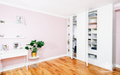 Realizacja biala szafa uchylna magda