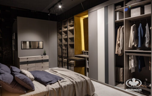 Sypialnia z szafami i toaletka 4