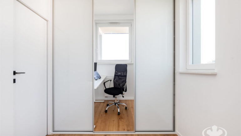 Szafa wnekowa otwarta realizacja komandor com