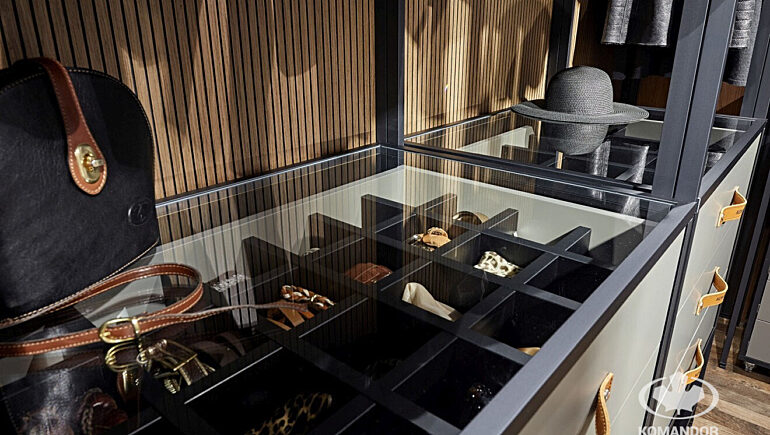 Garderoba Orto z toaletka 8