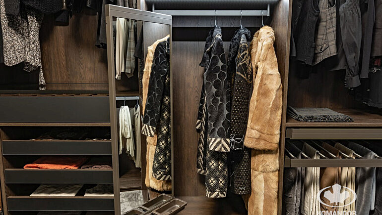 Realizacja garderoba walk in z wyspa 7