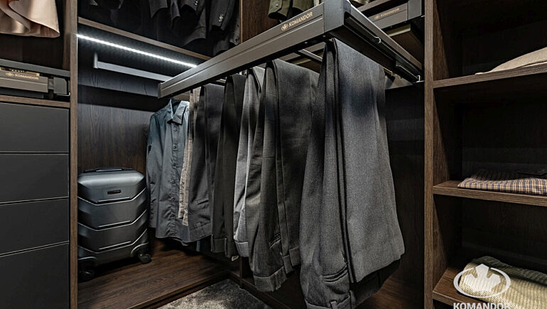 Realizacja garderoba walk in z wyspa 8