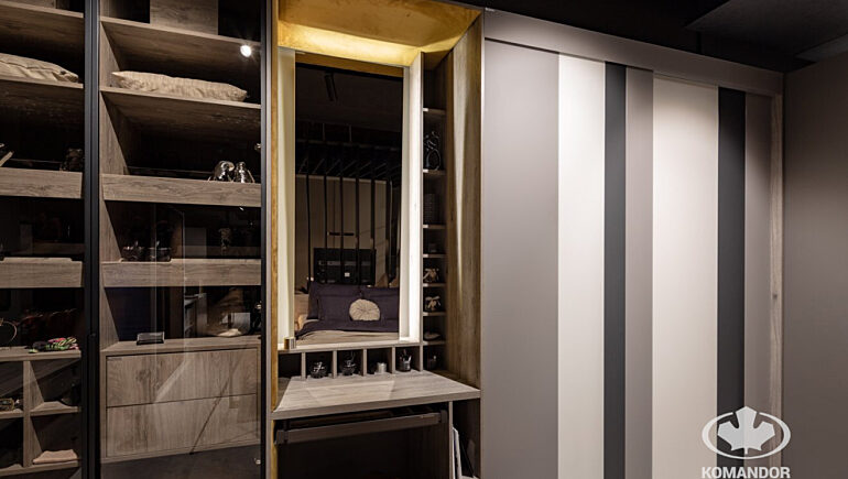 Sypialnia z szafami i toaletka 3