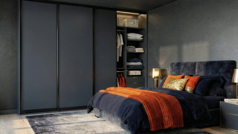 Szafa przesuwna czarna w sypialni i lozko styl modern glamour komador