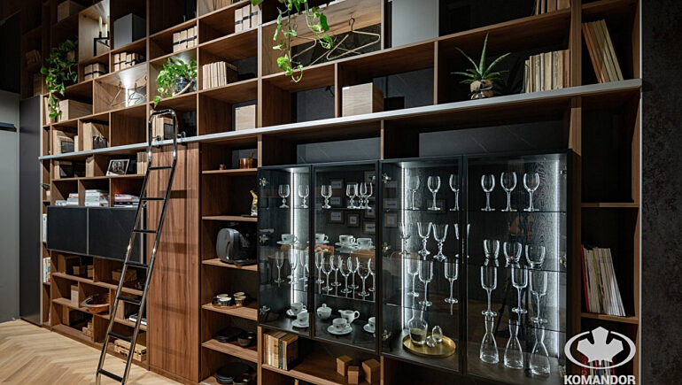 Wysoki regal showroom01