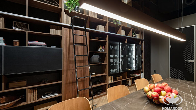 Wysoki regal showroom02