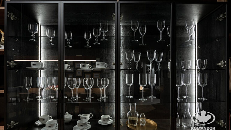 Wysoki regal showroom07