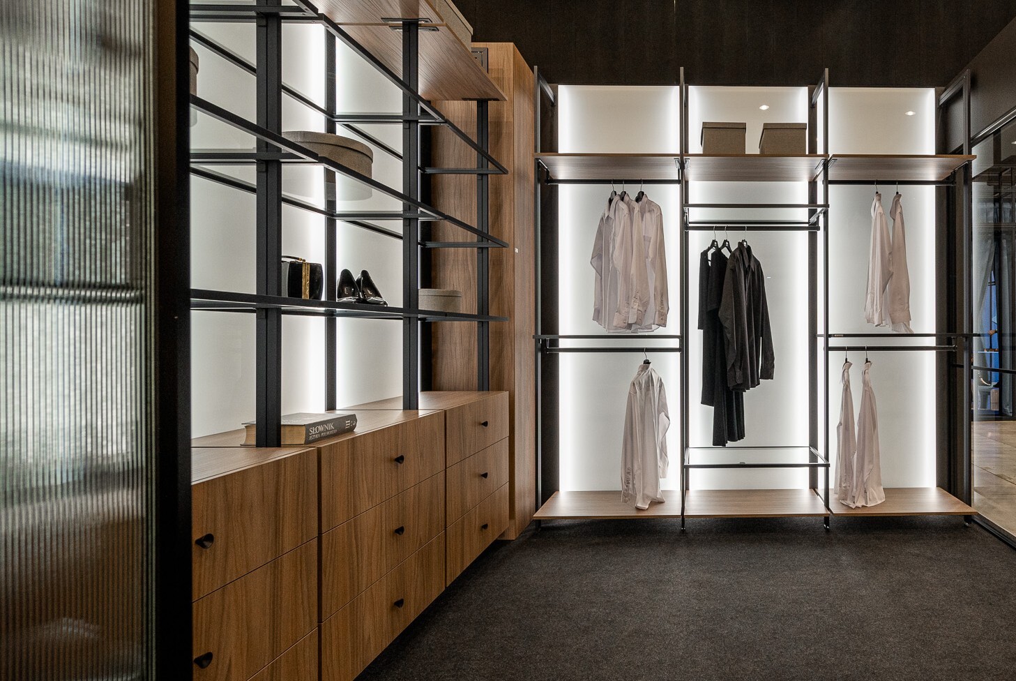 garderoba ze szkłem