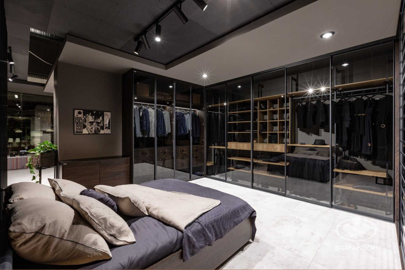 Sypialnia z lozkiem showroom012
