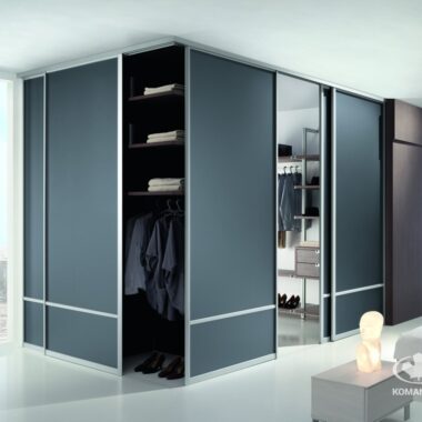 Garderoba komandor14