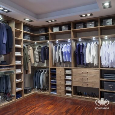Garderoba komandor6