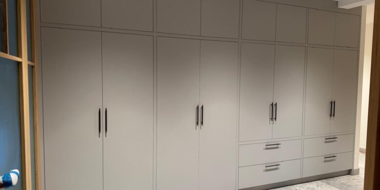 Szafa uchylna 8 drzwiowa 1